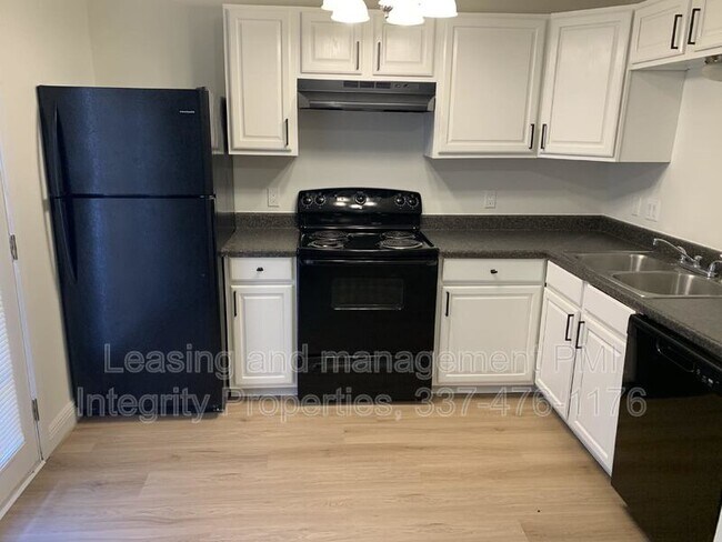 Building Photo - 206 Elks Cove