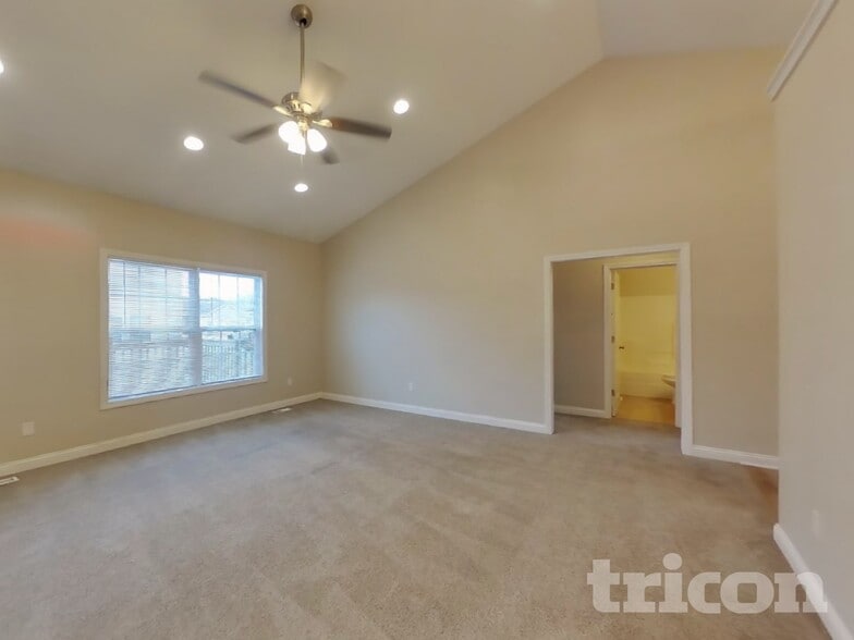 Building Photo - 4687 Bayview Dr