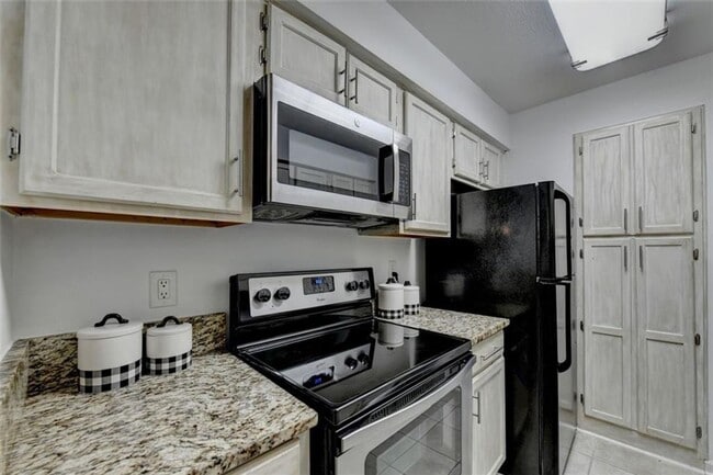 Building Photo - 2 Bedroom 2 Bath in Buckhead
