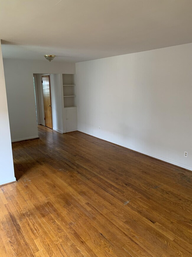 2894 Harrison Ave 2894 Harrison Ave Cincinnati OH 45211 Apartment