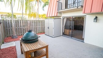 Building Photo - 3211 Gardens East Dr