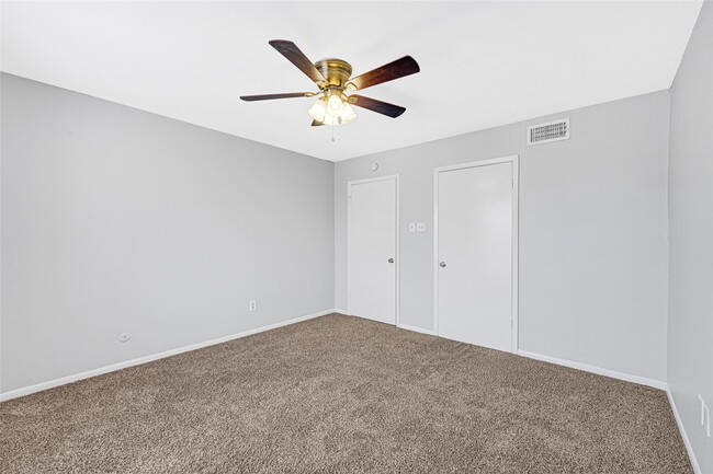 Building Photo - 8515 Hearth Dr