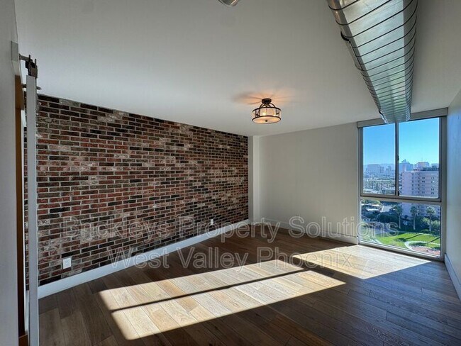 Building Photo - 2323 N Central Ave