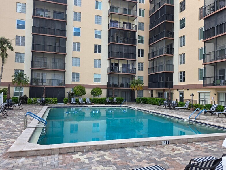 Pool View 2 - 2901 26th St W