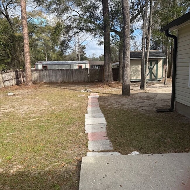 Building Photo - 3 Bedroom 2 Bath House