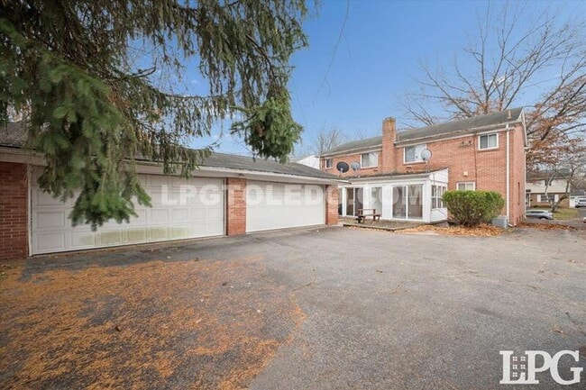 Building Photo - 3860 Sheffield Ct