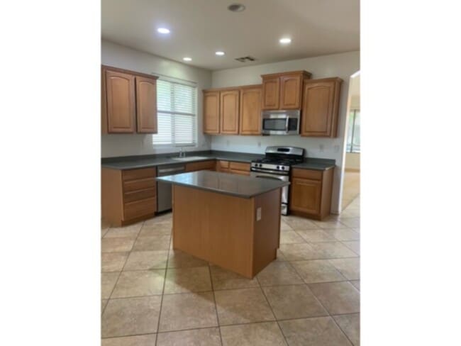 Building Photo - 3 bedroom, 2 bath home in Villago