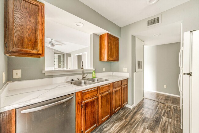 Building Photo - 14600 Fonmeadow Dr