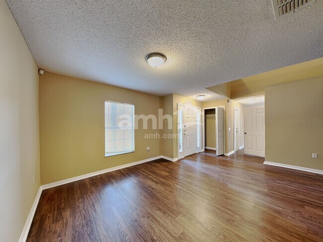 Building Photo - 16452 Corner Lake Dr