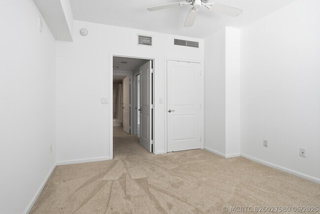 Building Photo - 403 S Sapodilla Ave
