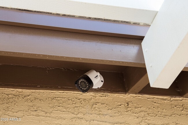 Building Photo - 1646 E Indianola Ave