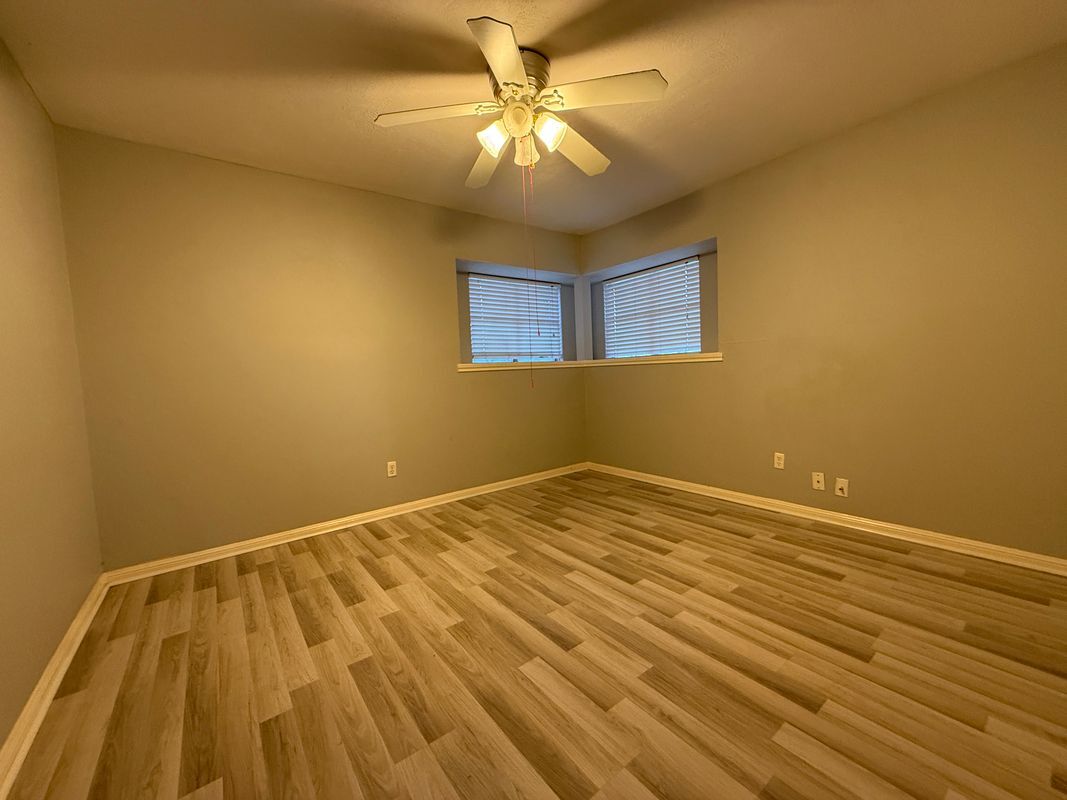 Building Photo - 422 Gamewood Dr