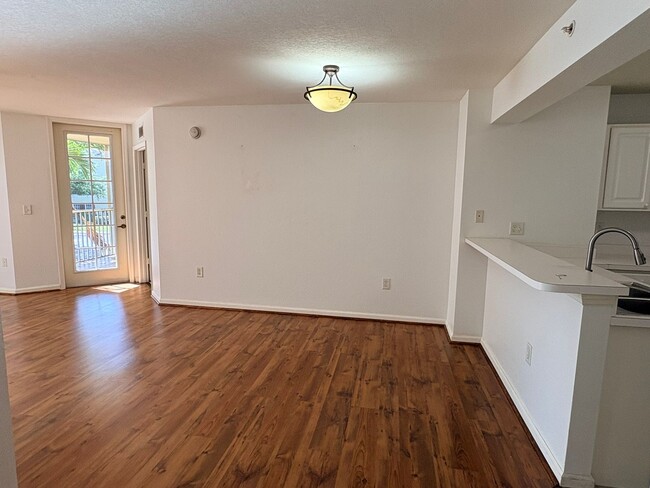 Building Photo - 2/2 Condo for Rent in Fort Myers