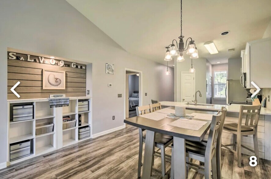 Building Photo - 654 River Oaks Dr
