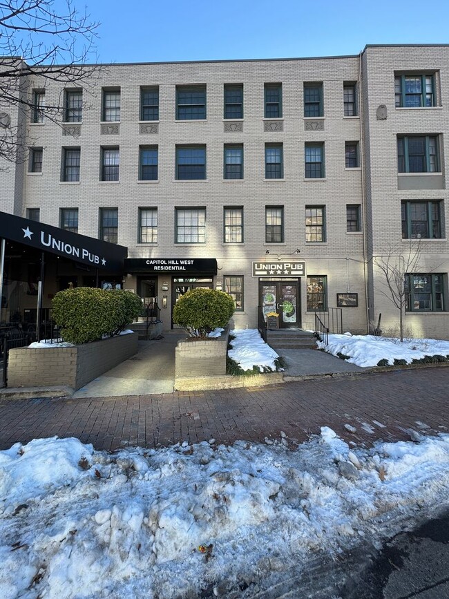 Primary Photo - Capitol Hill Studio Apartment for Rent! Av...