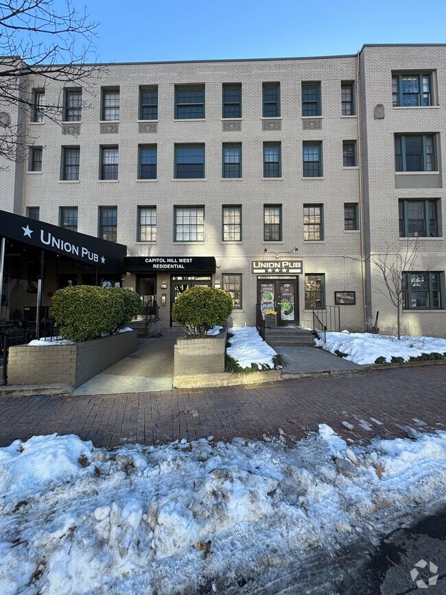 Building Photo - Capitol Hill Studio Apartment for Rent! Av...