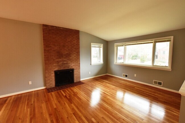 Building Photo - Awesome 4BR, 3BA Close In Bethesda Home With 2 Car Garage!!!