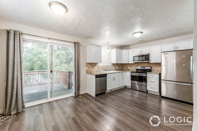 Building Photo - North Provo Duplex