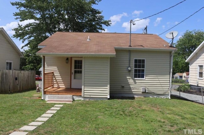 Building Photo - 1012 Elm St