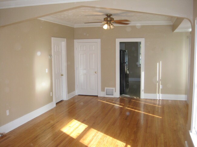 Building Photo - 2556 Vane St