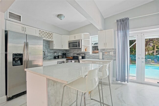 Building Photo - 1370 NE 133rd St