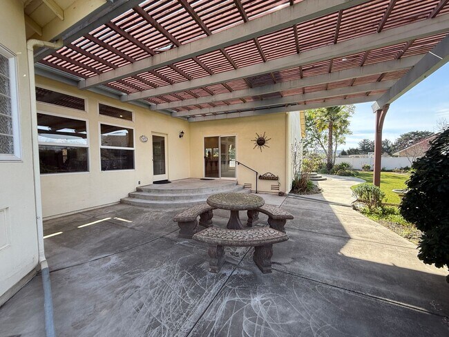 Building Photo - Beautiful Orcutt Custom Home in Solomon Estates on Approx One Acre