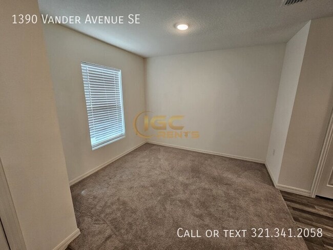 Building Photo - 1390 Vander Ave SE