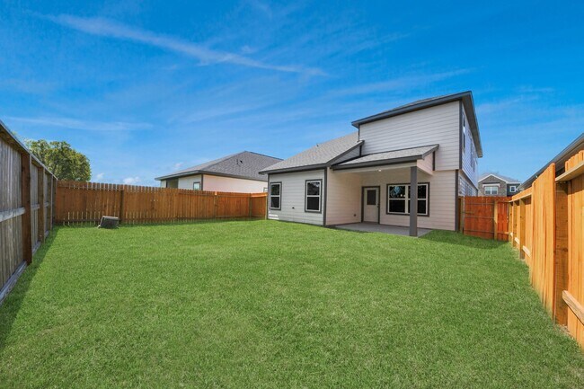 Building Photo - 15523 Foresail Ln