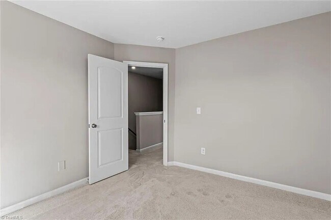 Building Photo - *** Move in Ready ***