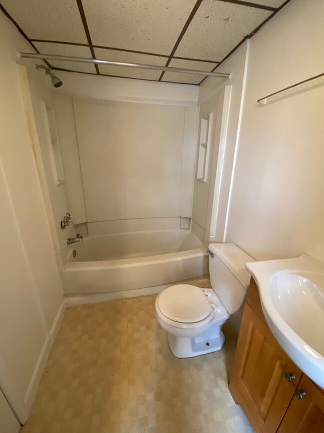 Building Photo - 611 N Front St