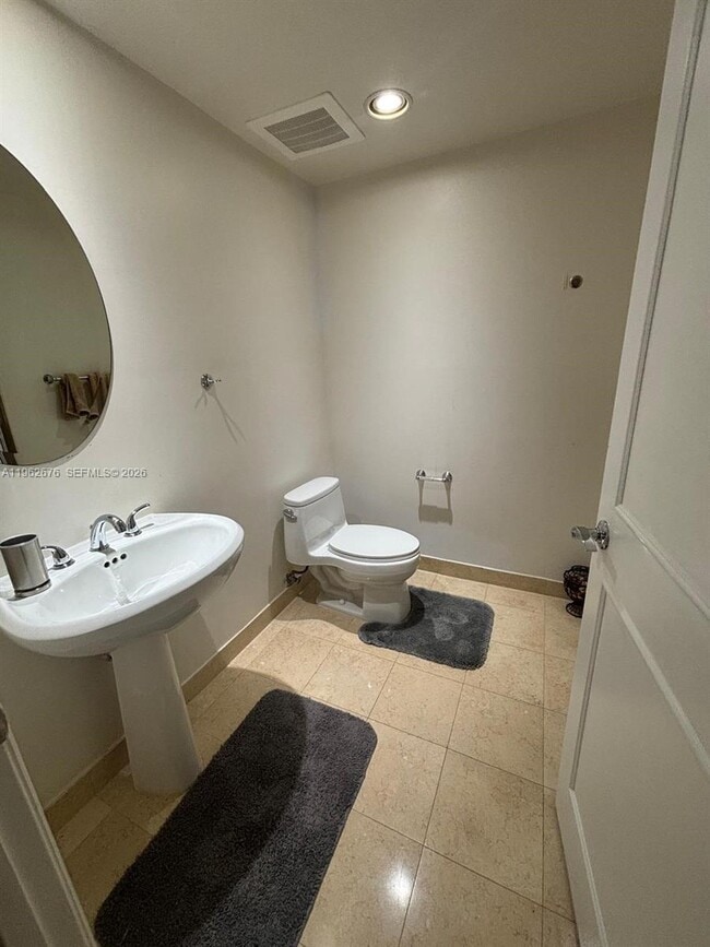 Building Photo - 1830 S Ocean Dr