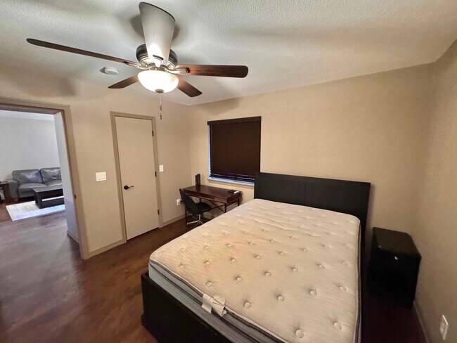 Building Photo - Furnished Moved In Ready 2nd Story End Unit 1bd/!ba At the Arbors