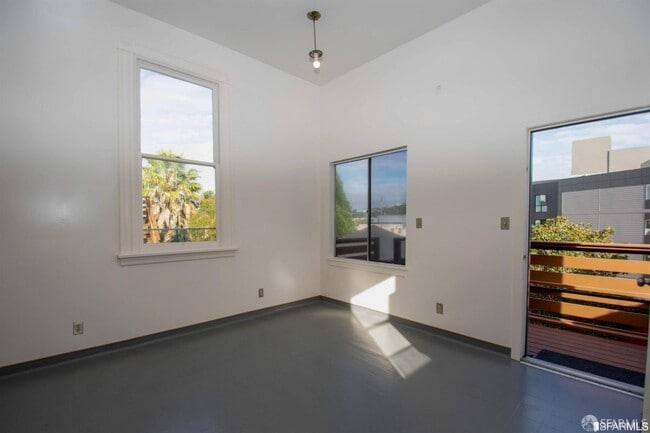 Building Photo - 923 Treat Ave