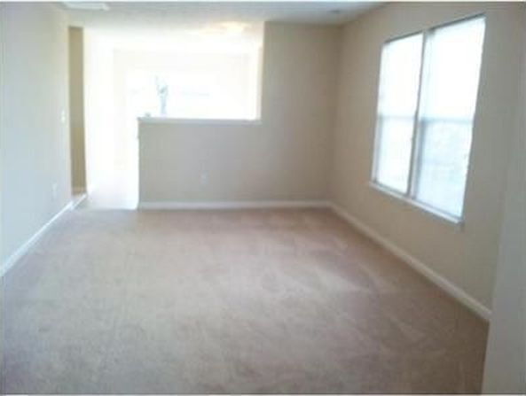 Building Photo - EAST SIDE NEWER 3 BEDROOM WITH LOFT AVAILABLE NOW!