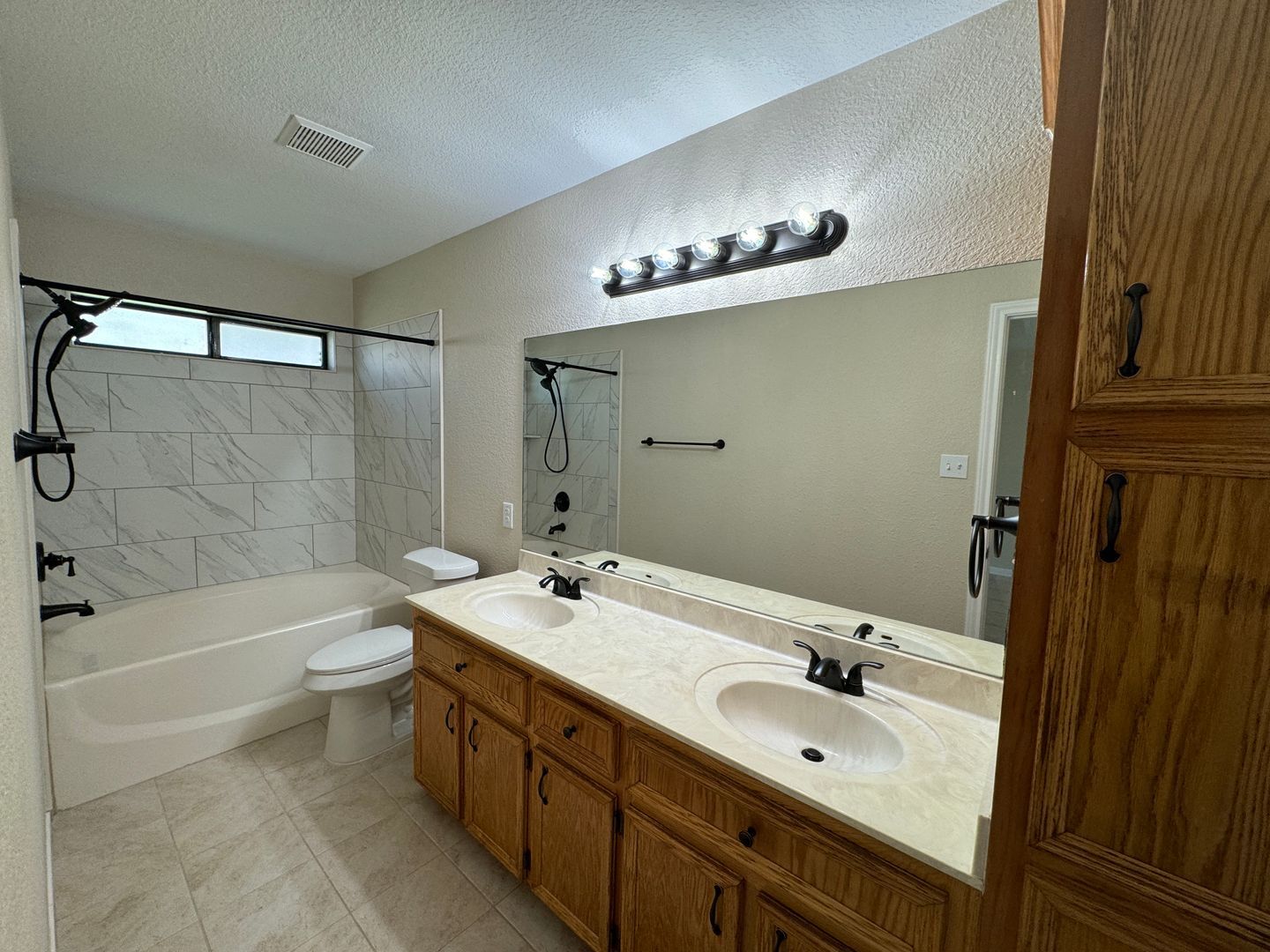 Building Photo - 3500 Dustin Ct