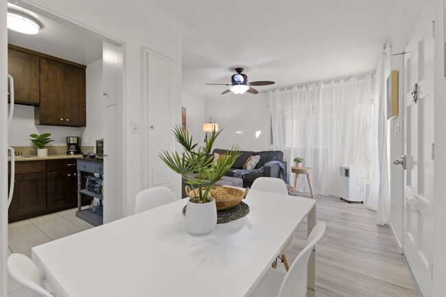 Building Photo - OCEAN BEACH APARTMENT! 1 BED/1 BATH w/ GARAGE! Only $2,495/mo!