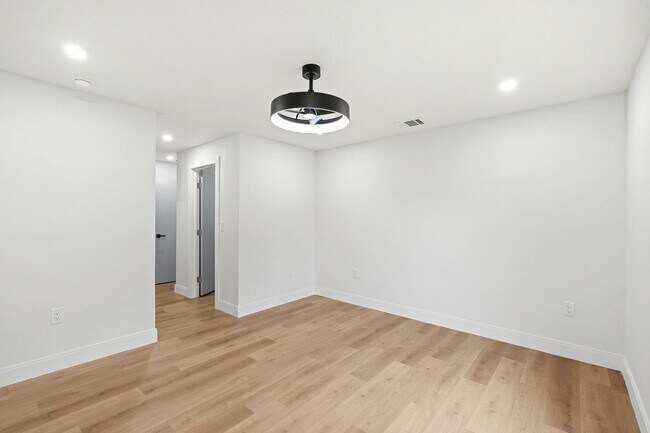 Building Photo - 1623 Espejo St SE