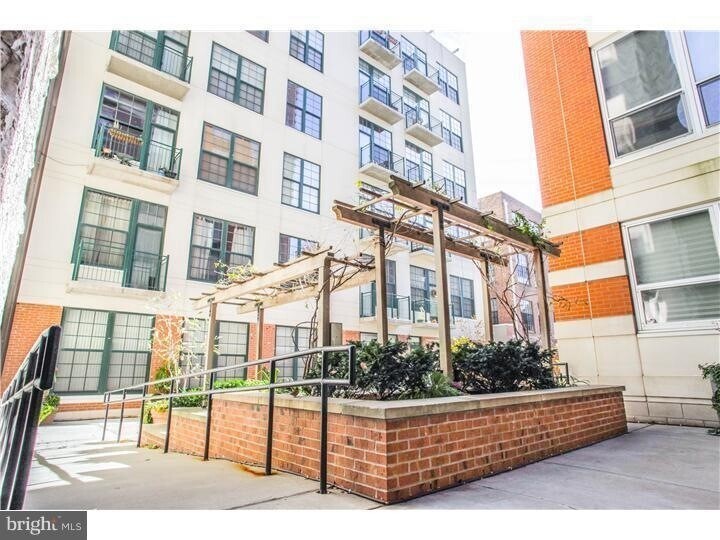 Building Photo - 133 N Bread St