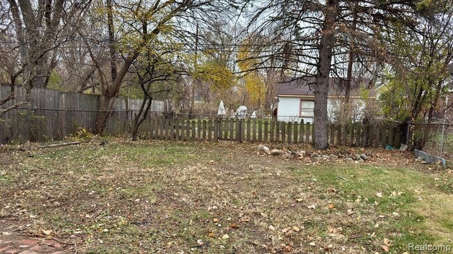 Building Photo - 855 John Daly St