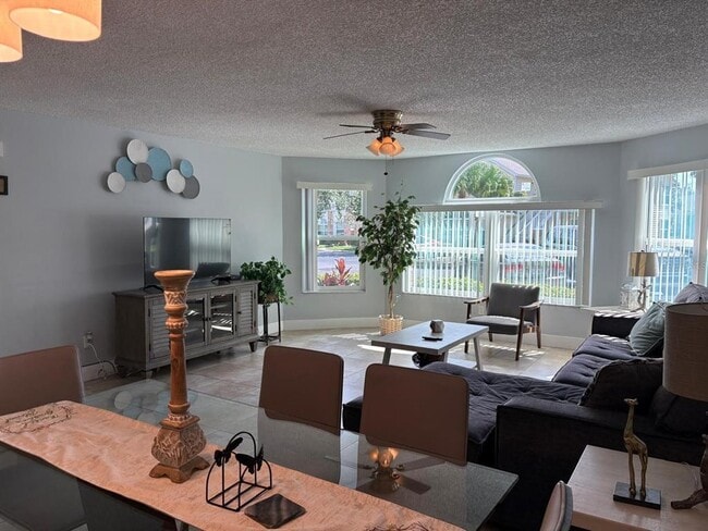 Building Photo - 5009 Laguna Bay Cir