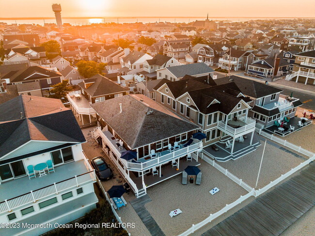 Building Photo - 1404 Oceanfront