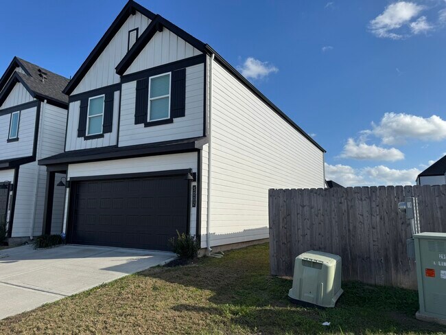 Building Photo - 3002 Skyline Mesa Dr