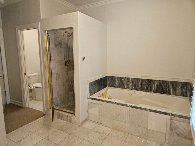 Building Photo - Stunning 4 Bed 3 Bath Naglee Park Home Nes...