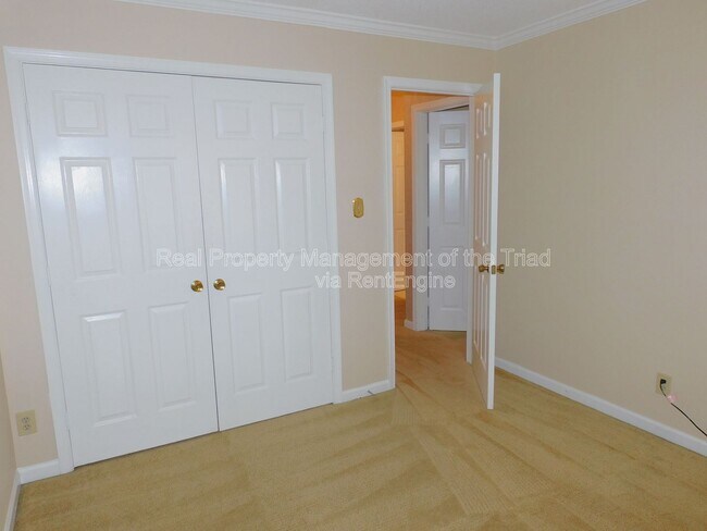 Building Photo - 2418 Cottage Pl