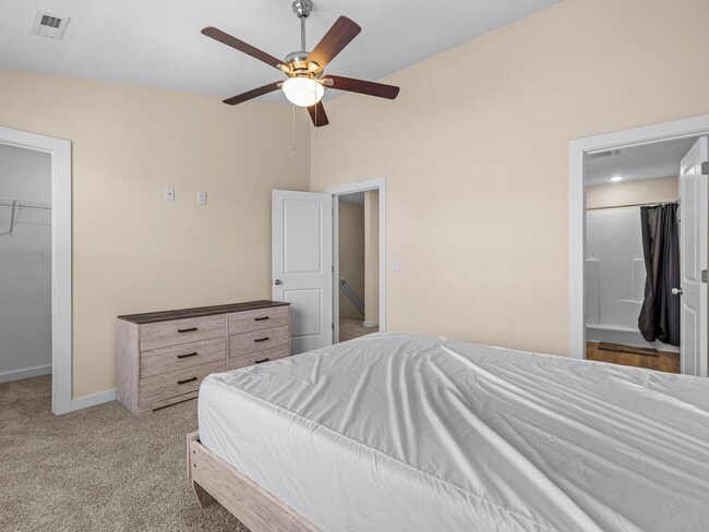 Building Photo - Townhome in Sneads Ferry