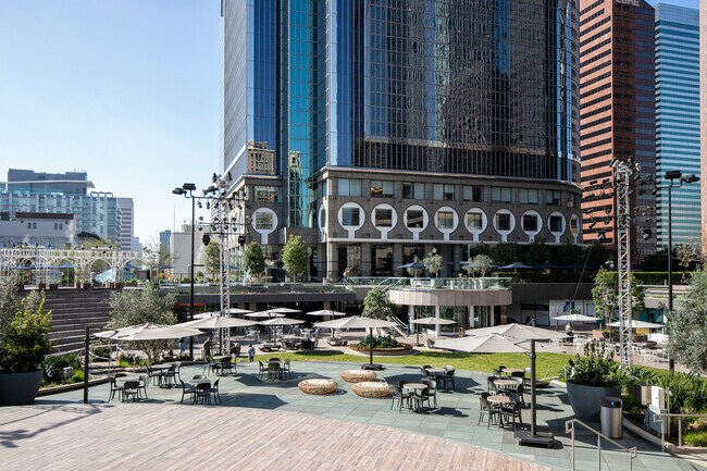 Building Photo - 612 Flower St