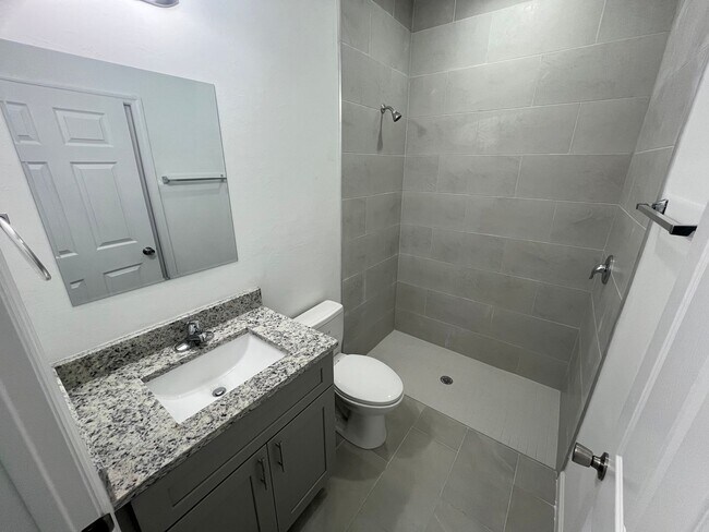 Building Photo - Charming 1 Bed-1 Bath-1 Car Garage Home in Lehigh Acres!