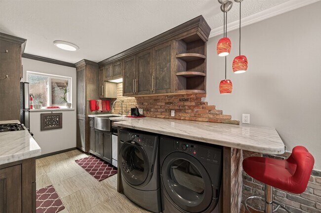 Building Photo - 1404 Welch St