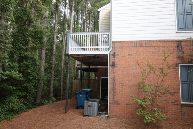 Building Photo - 3 Bedroom Townhome in the Heart of Dulth