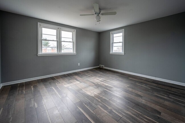Building Photo - 357 Holland St
